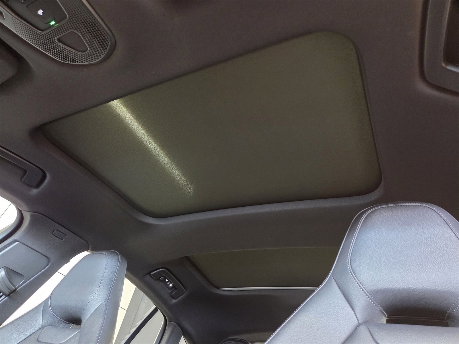 Certified 2025 Porsche Panamera image 10