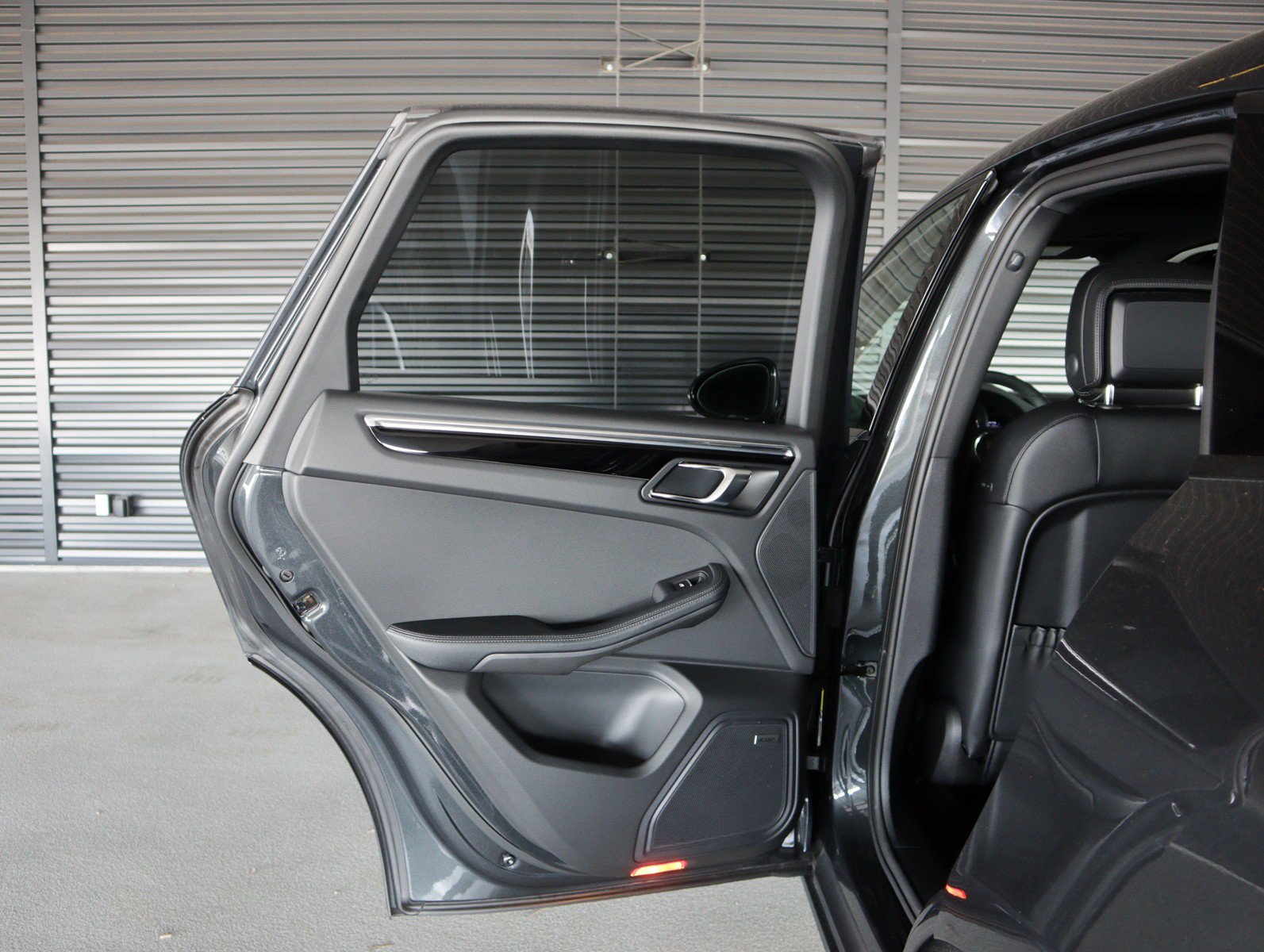 Certified 2026 Porsche Macan AWD/4WD image 24