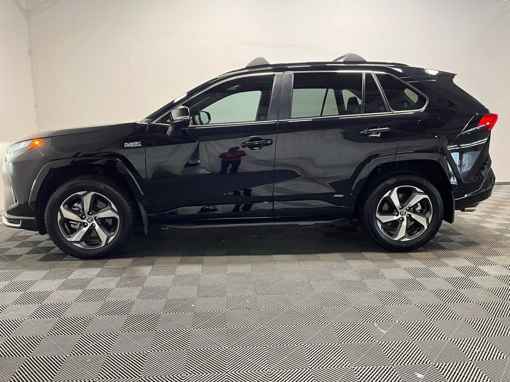 Used 2022 Toyota RAV4 SE w/ Weather & Moonroof Package AWD/4WD image 23