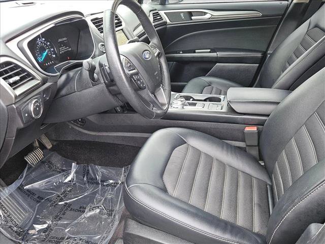 Used 2017 Ford Fusion SE w/ Equipment Group 201A image 15