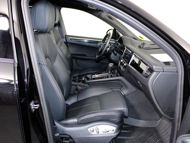 Certified 2024 Porsche Macan image 25