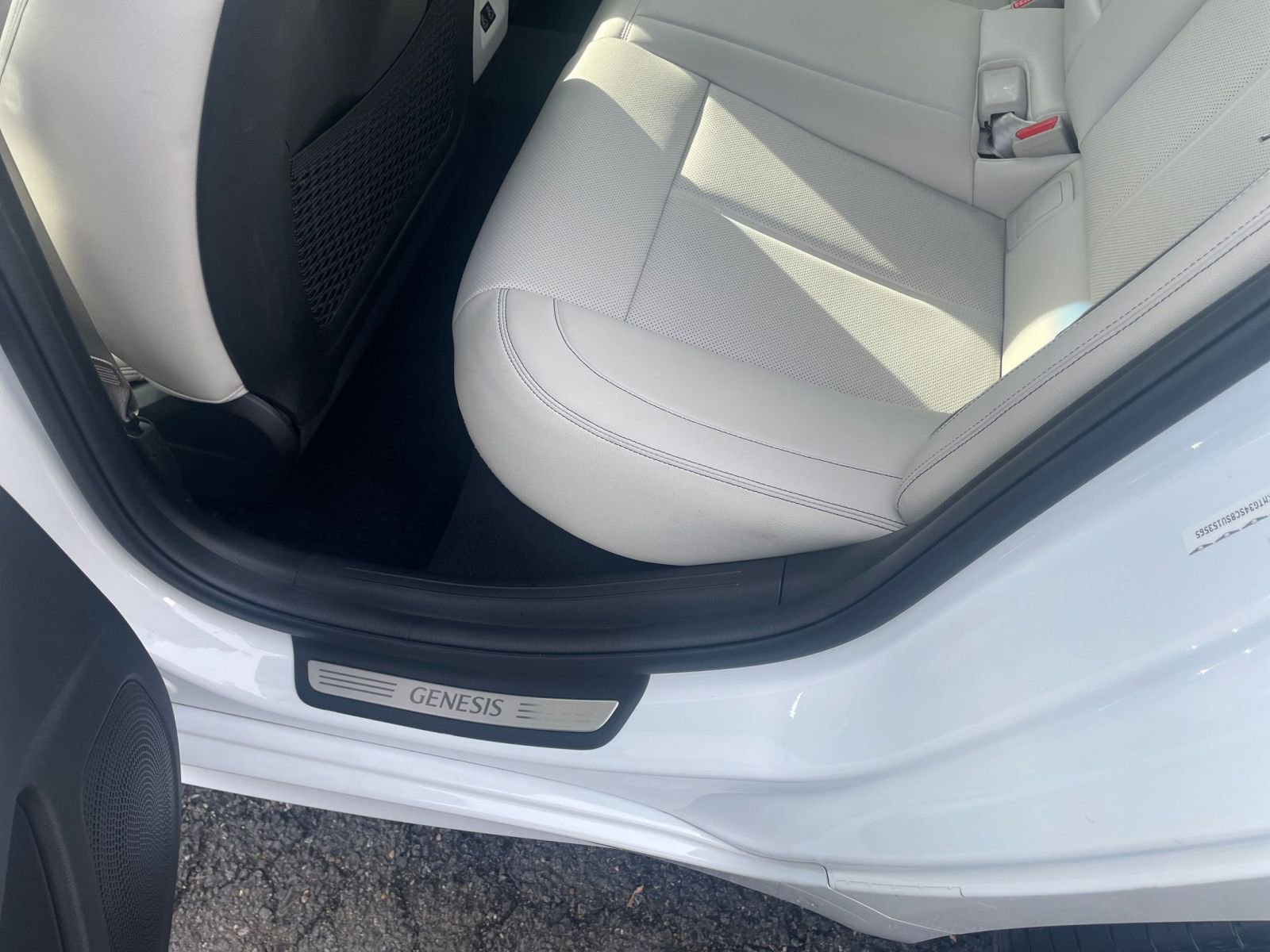 Used 2025 Genesis G70 2.5T image 25