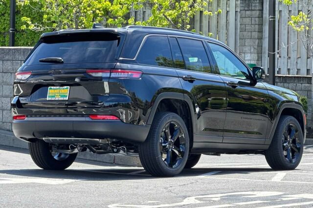 New 2026 Jeep Grand Cherokee Limited w/ Limited Altitude Package AWD/4WD image 4