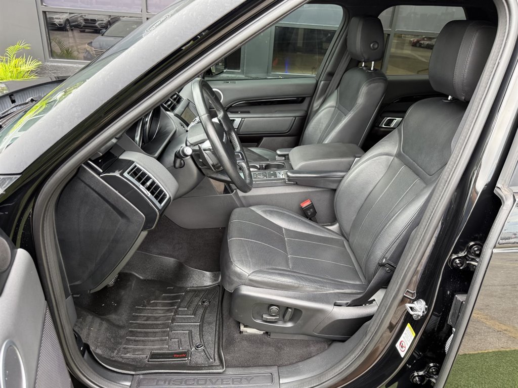 Used 2019 Land Rover Discovery SE AWD/4WD image 13