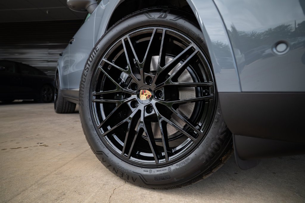 New 2026 Porsche Cayenne Coupe AWD/4WD image 12