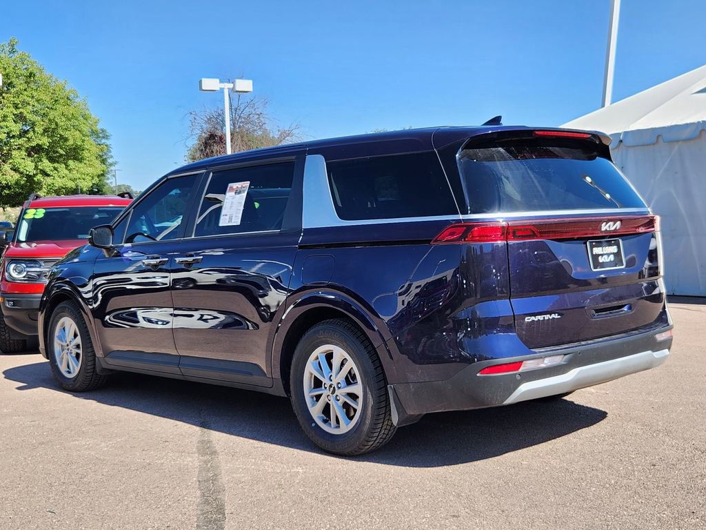 Used 2024 Kia Carnival LX image 7
