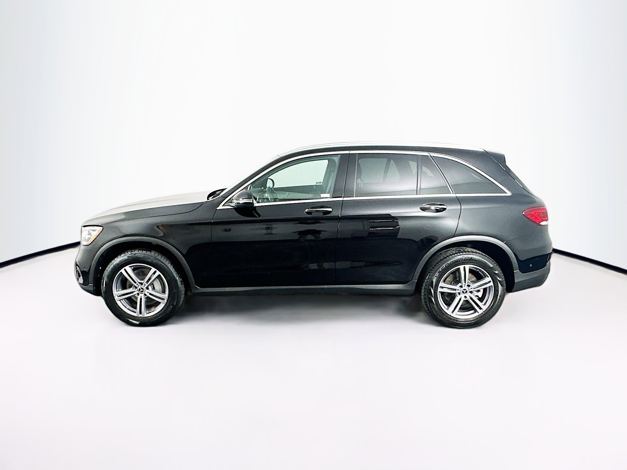 Used 2022 Mercedes-Benz GLC 300 4MATIC w/ Premium Package Lite image 4