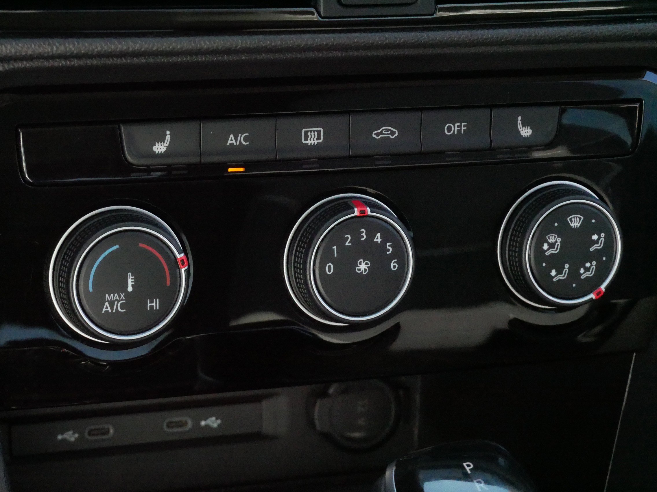 Used 2023 Volkswagen Taos SE w/ Panoramic Sunroof Package image 23