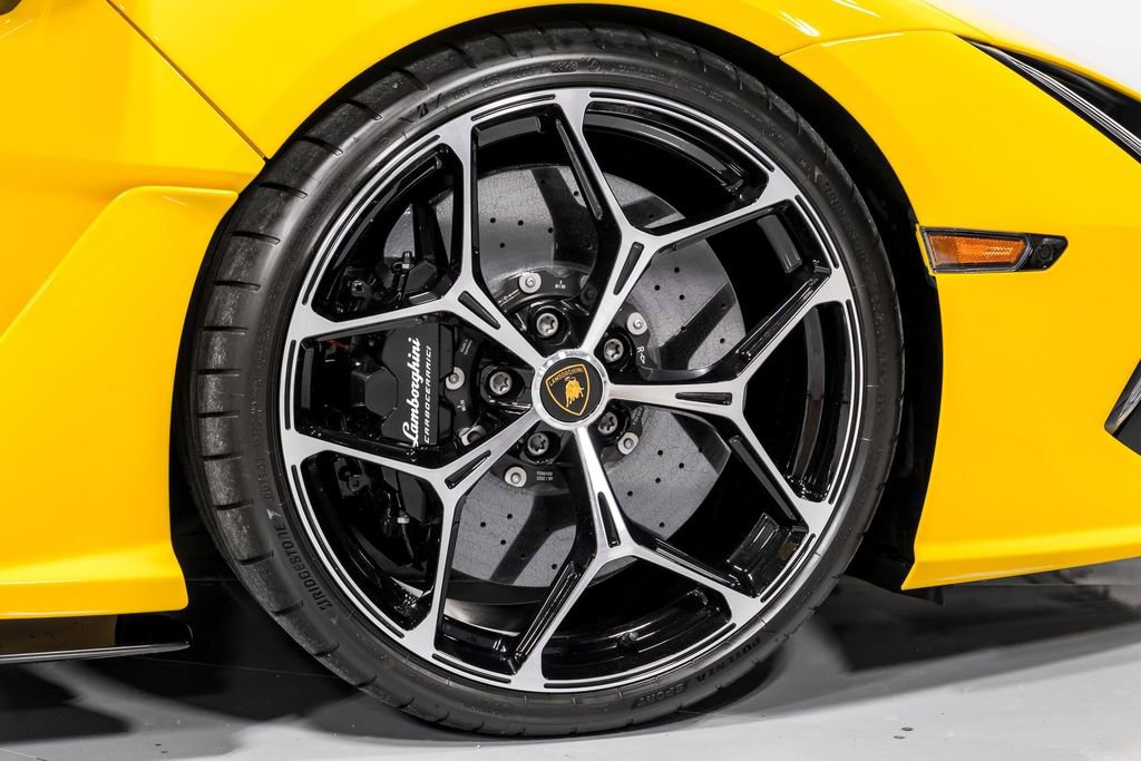 Used 2024 Lamborghini Revuelto image 46