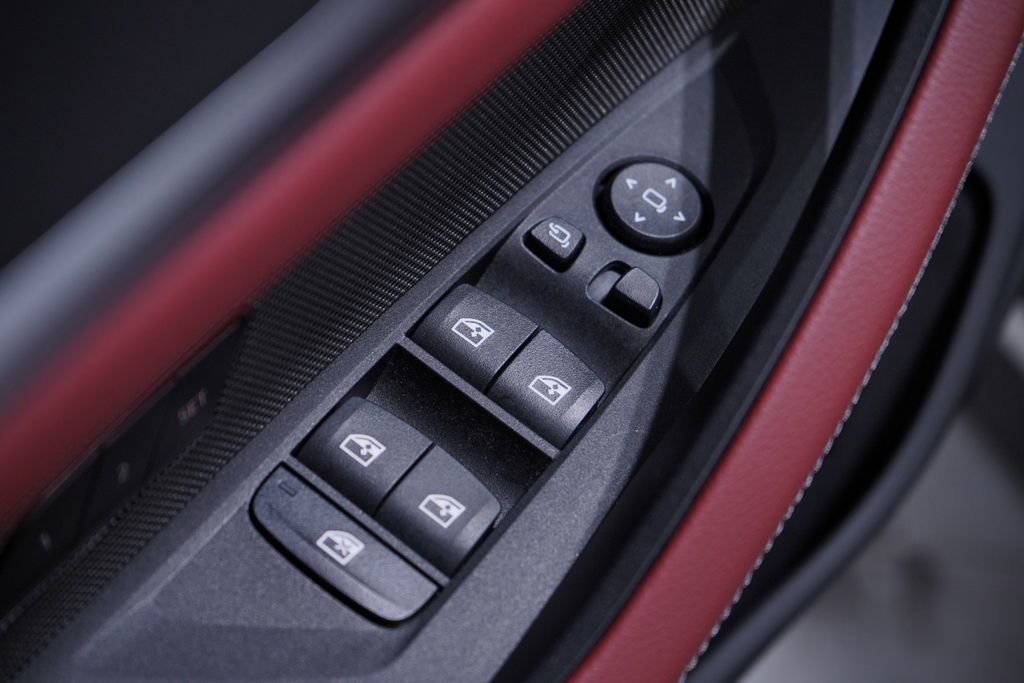 Used 2023 BMW i4 eDrive40 w/ M Sport Package image 17