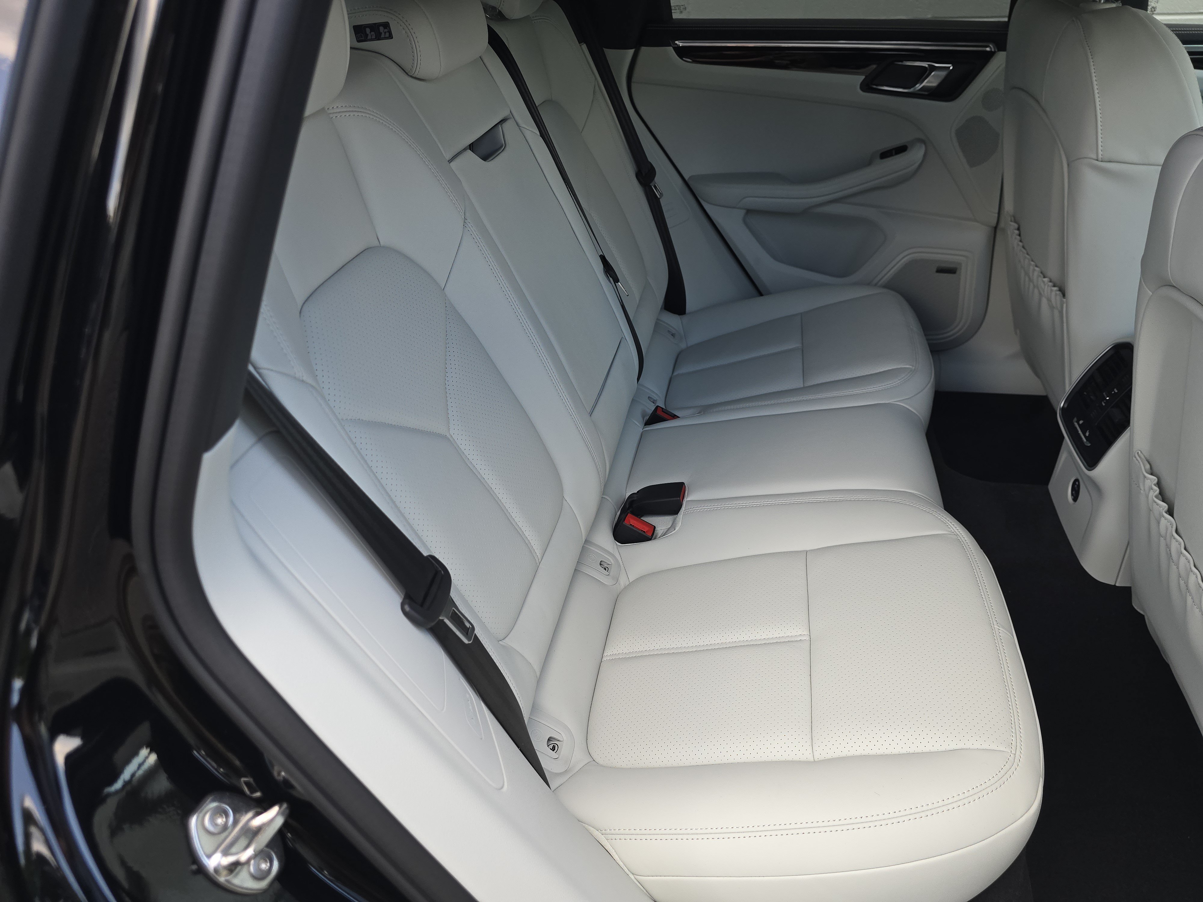 New 2026 Porsche Macan Turbo AWD/4WD image 20