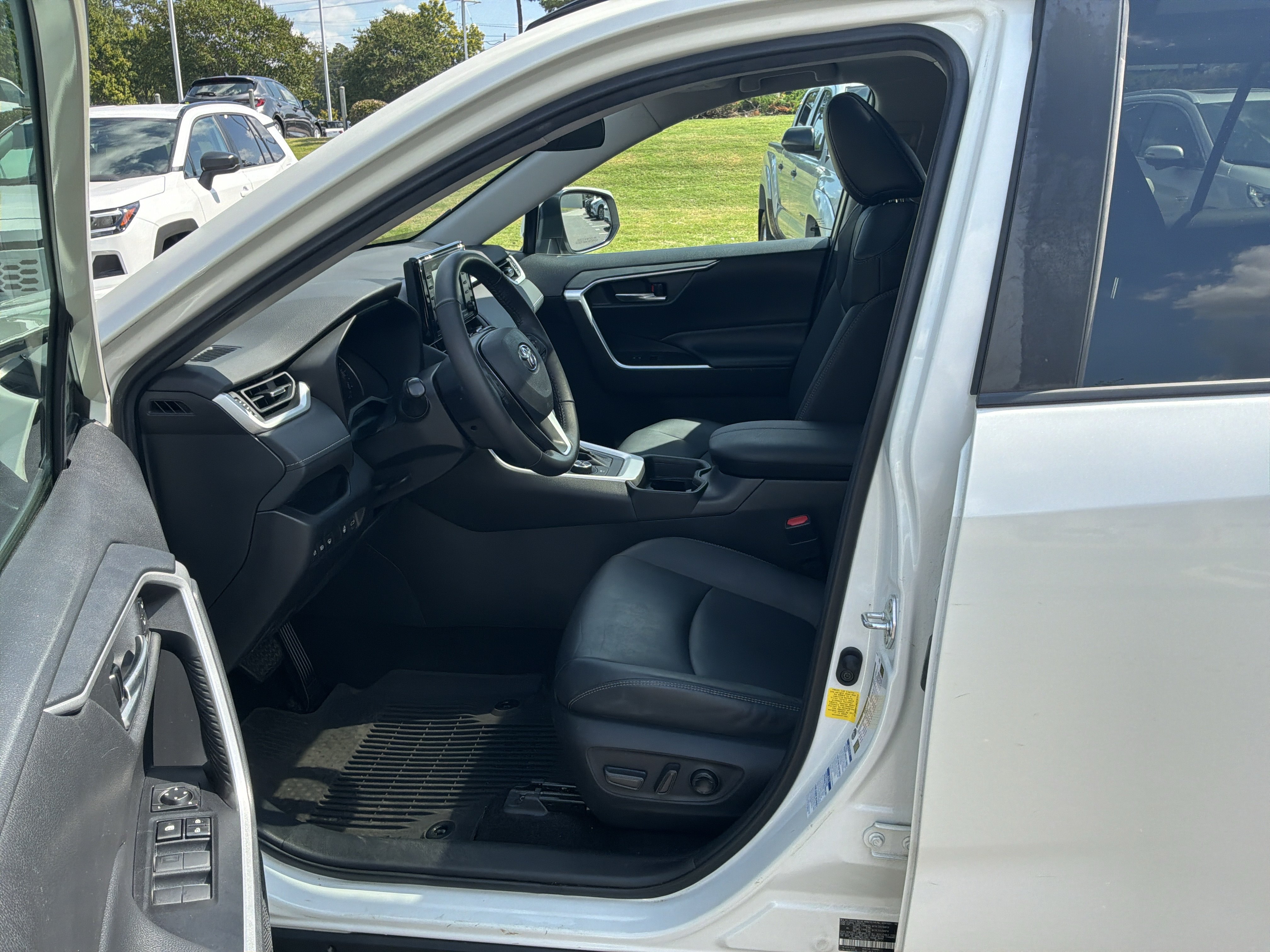 Used 2021 Toyota RAV4 XLE Premium AWD/4WD image 16