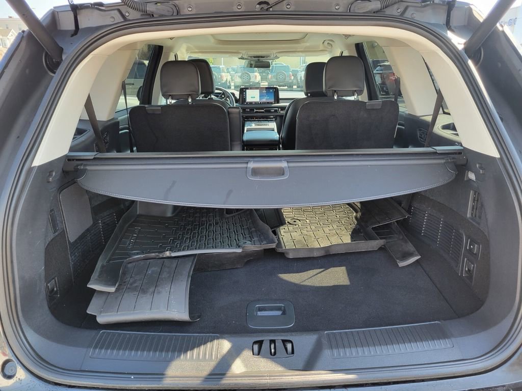 Used 2025 Lincoln Aviator AWD image 27