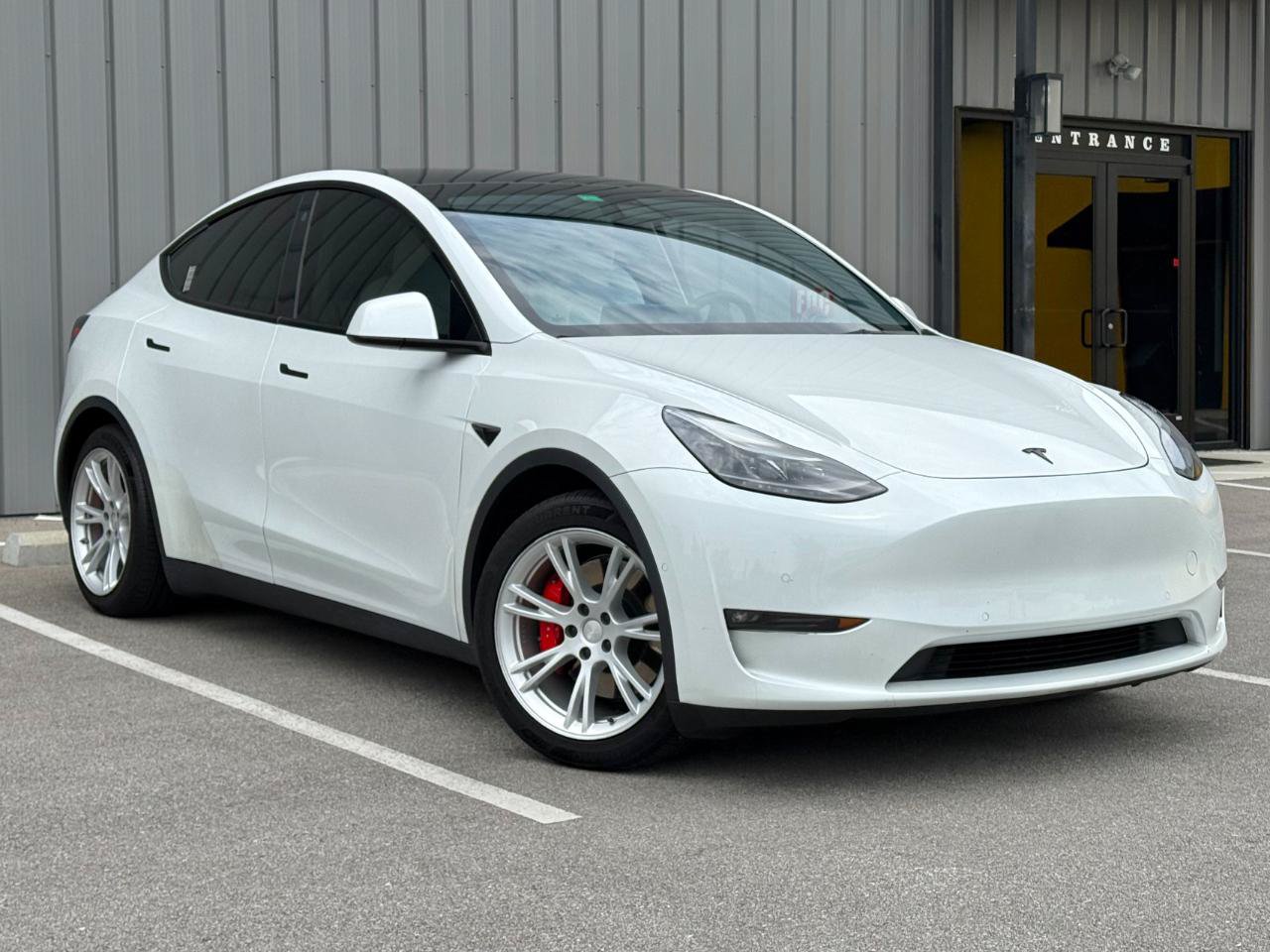 Used 2022 Tesla Model Y Performance AWD/4WD image 3