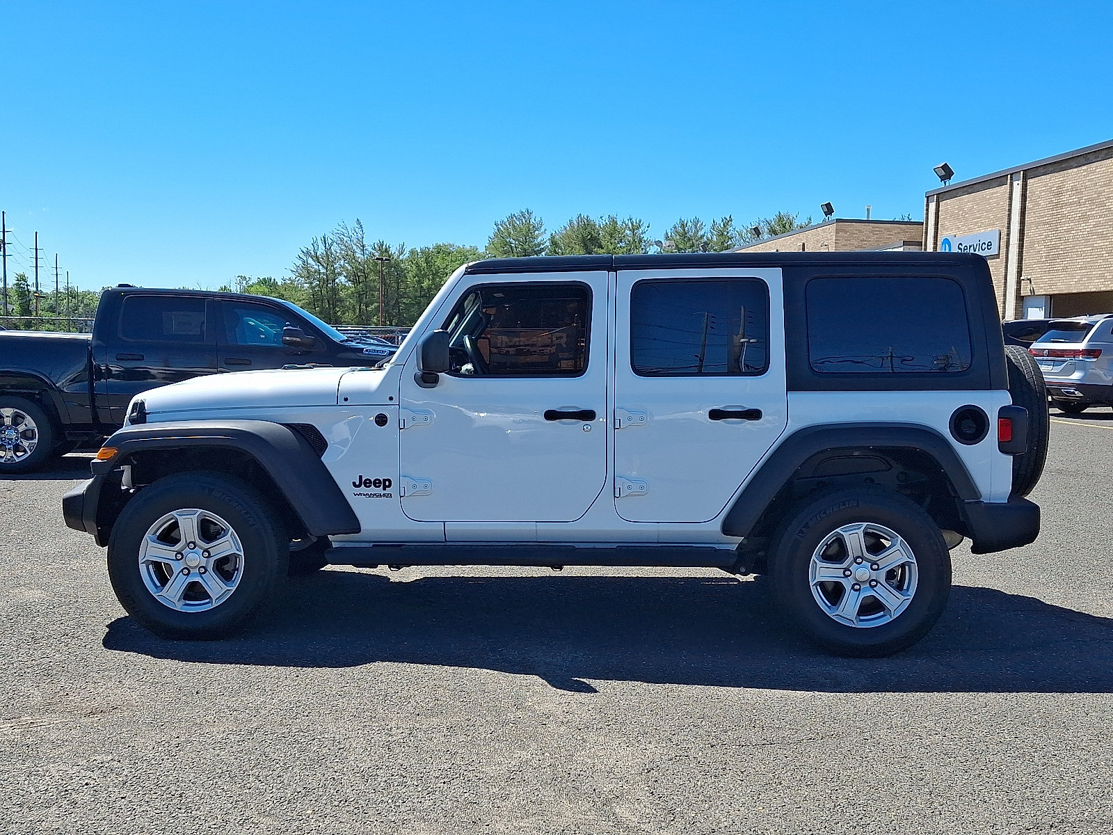 Used 2022 Jeep Wrangler Unlimited Sport AWD/4WD image 4