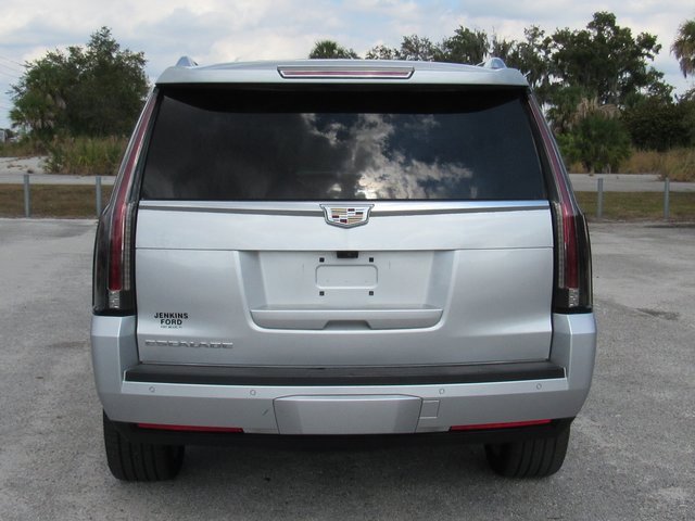Used 2017 Cadillac Escalade Platinum image 4