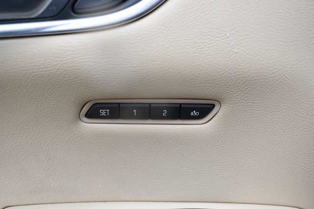 Used 2018 Cadillac XT5 Luxury w/ LPO, Wheel Lock Package image 16