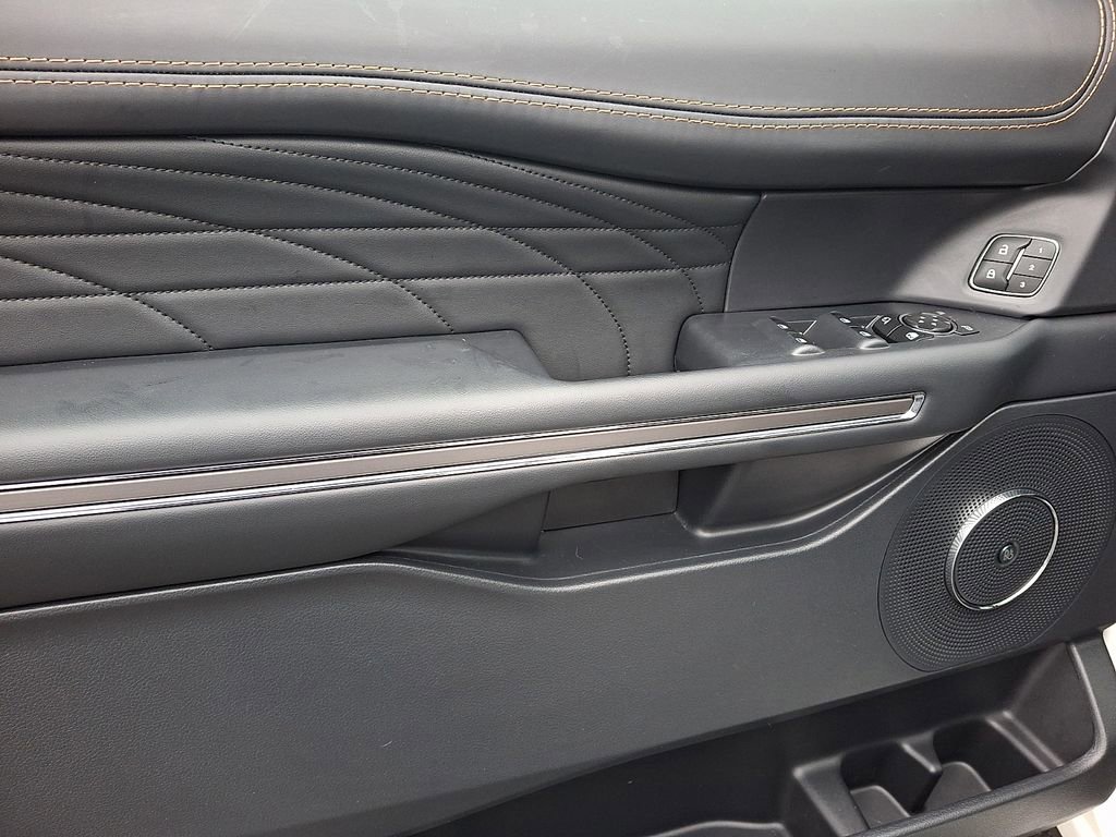 Used 2022 Ford Expedition Platinum image 16