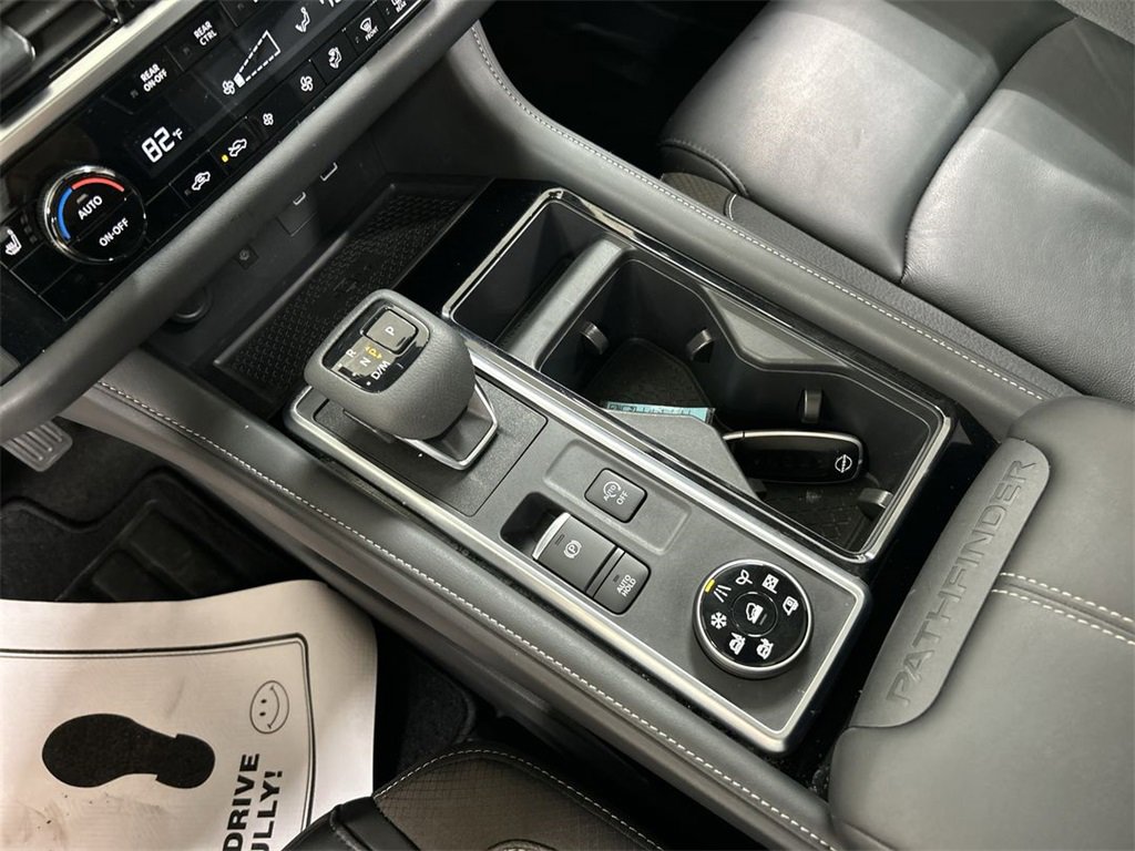 Used 2024 Nissan Pathfinder SL w/ SL Premium Package image 18