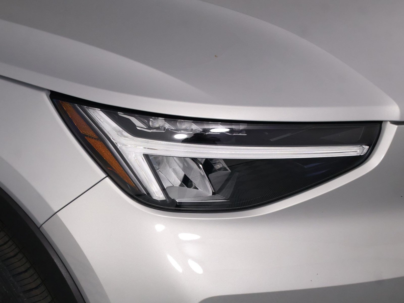 Certified 2023 Volvo XC40 Recharge Core w/ Protection Package Premier AWD/4WD image 24