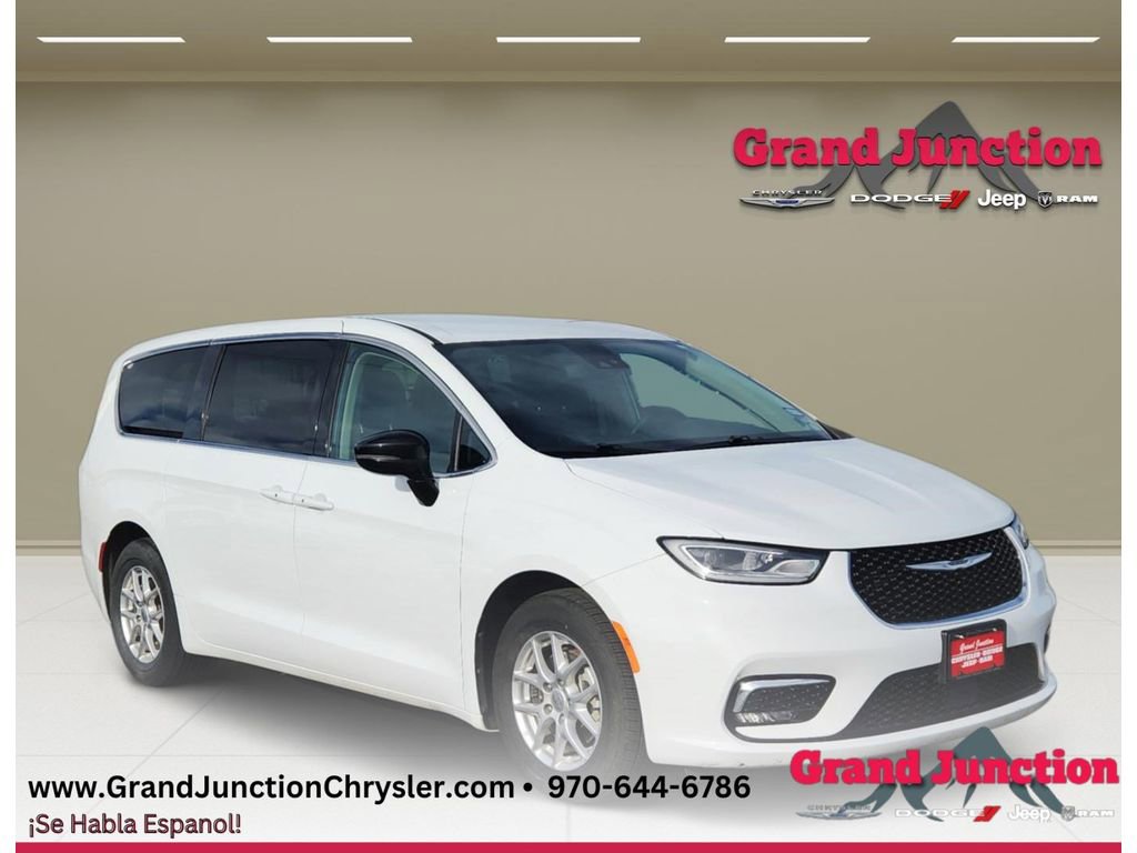Used 2024 Chrysler Pacifica Touring-L image 1