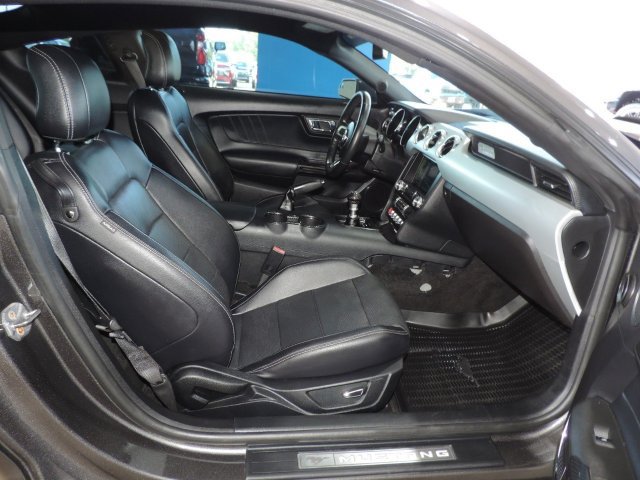Used 2017 Ford Mustang GT Premium w/ Black Accent Package RWD image 19