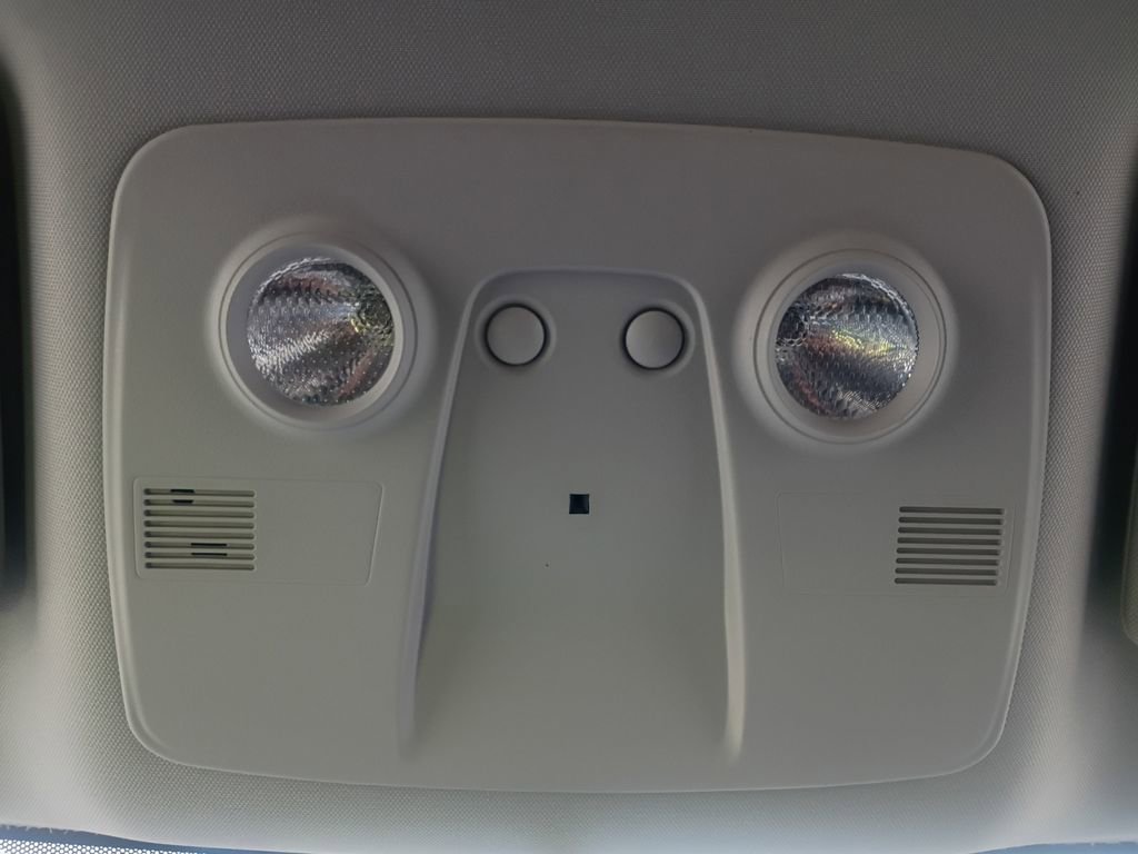 Used 2015 GMC Acadia SLE image 7