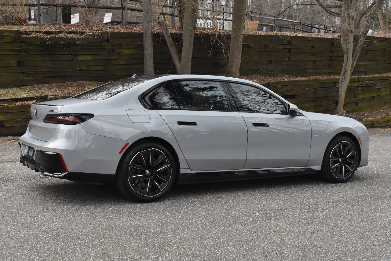 Used 2023 BMW i7 xDrive60 AWD/4WD image 7