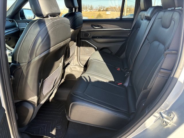 Used 2024 Jeep Grand Cherokee Overland AWD/4WD image 7