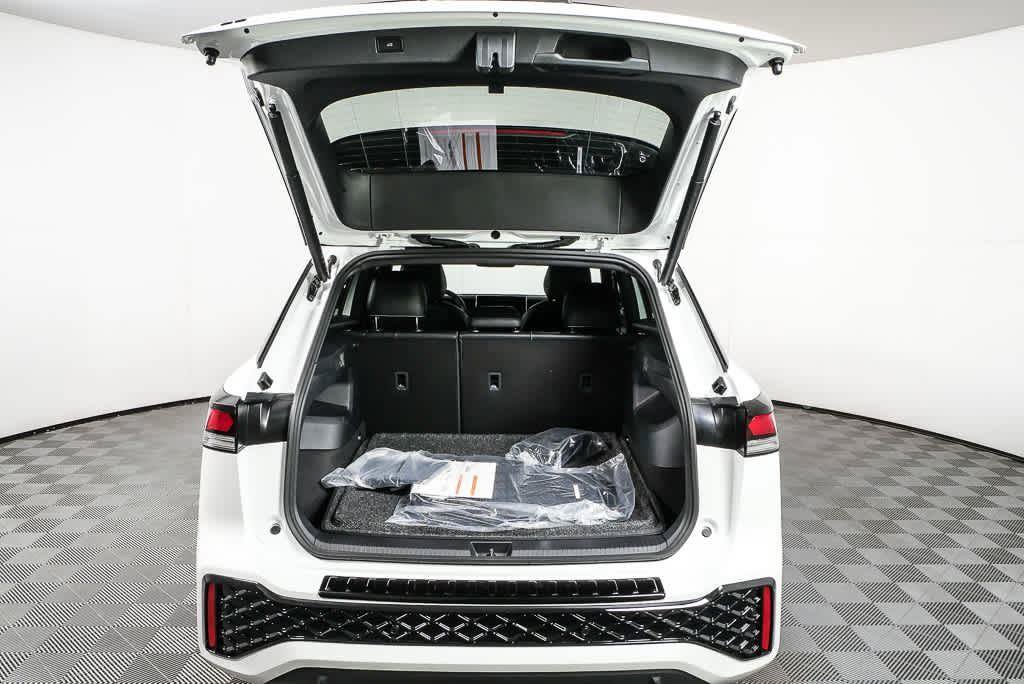 New 2026 Volkswagen Tiguan SE R-Line FWD image 33