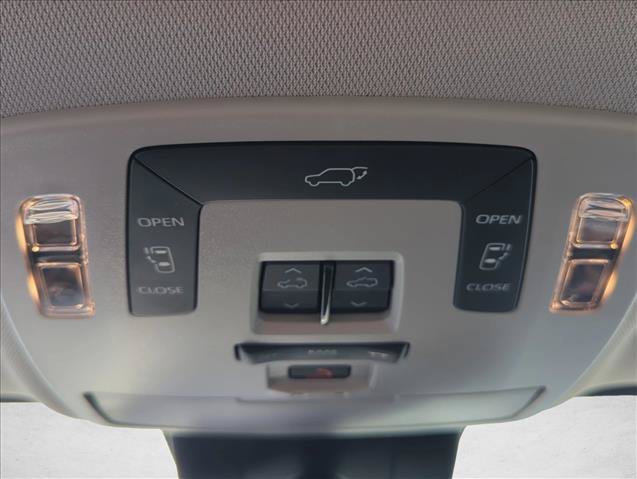Certified 2025 Toyota Sienna XLE FWD image 23