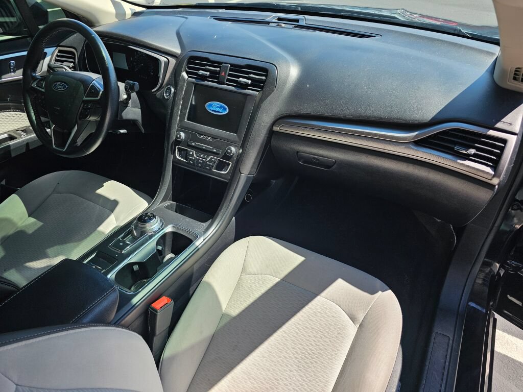 Used 2019 Ford Fusion SE w/ Equipment Group 151A FWD image 12