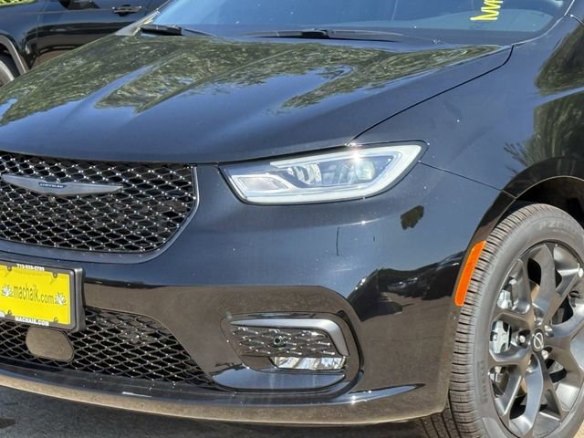 New 2026 Chrysler Pacifica Limited w/ S Appearance Package image 8
