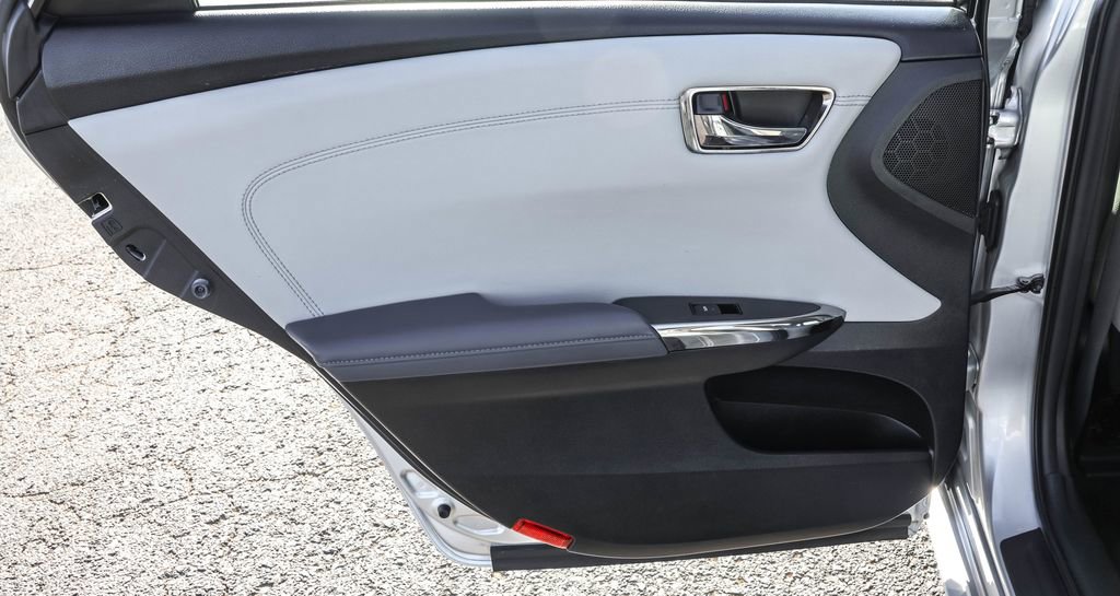 Used 2014 Toyota Avalon Limited image 25