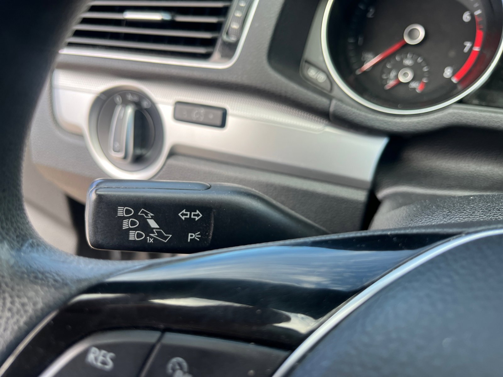 Used 2017 Volkswagen Passat 1.8T S image 12