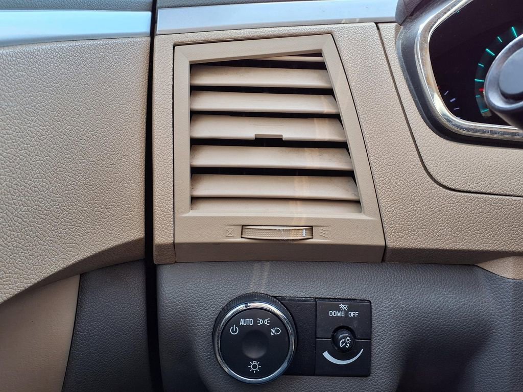 Used 2009 Chevrolet Traverse LT image 20