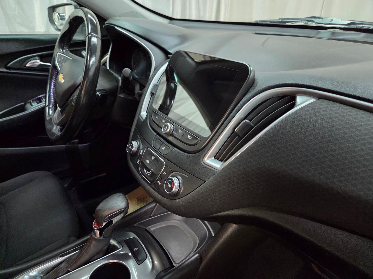Used 2021 Chevrolet Malibu RS FWD image 20