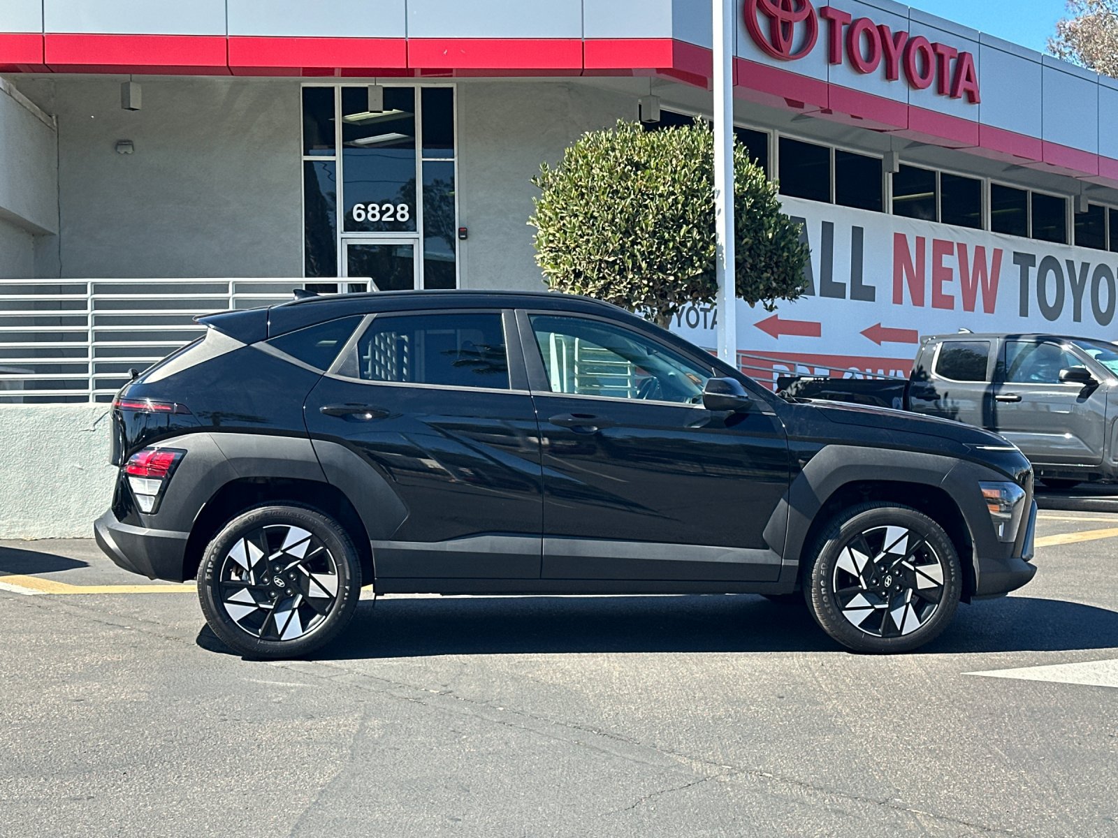 Used 2024 Hyundai Kona SEL AWD/4WD image 6