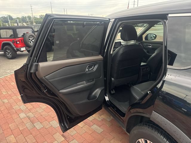 Used 2021 Nissan Rogue SV w/ Premium Package FWD image 19