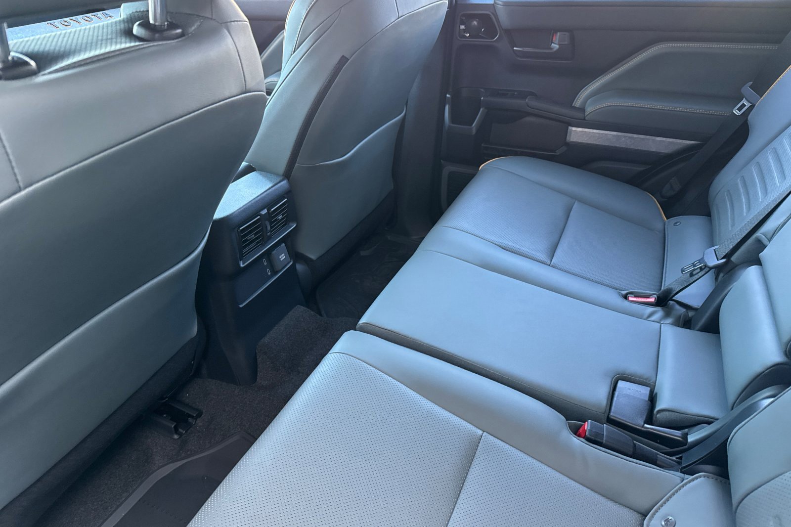 Certified 2025 Toyota 4Runner Trailhunter image 16