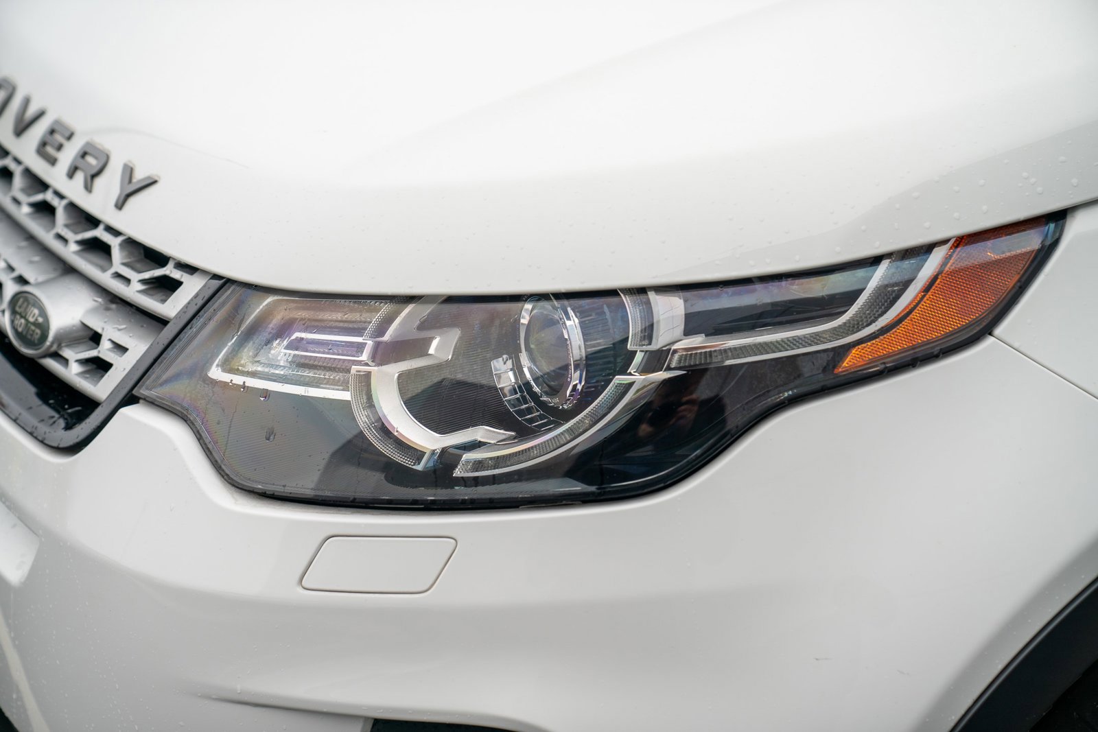 Used 2017 Land Rover Discovery Sport HSE image 28