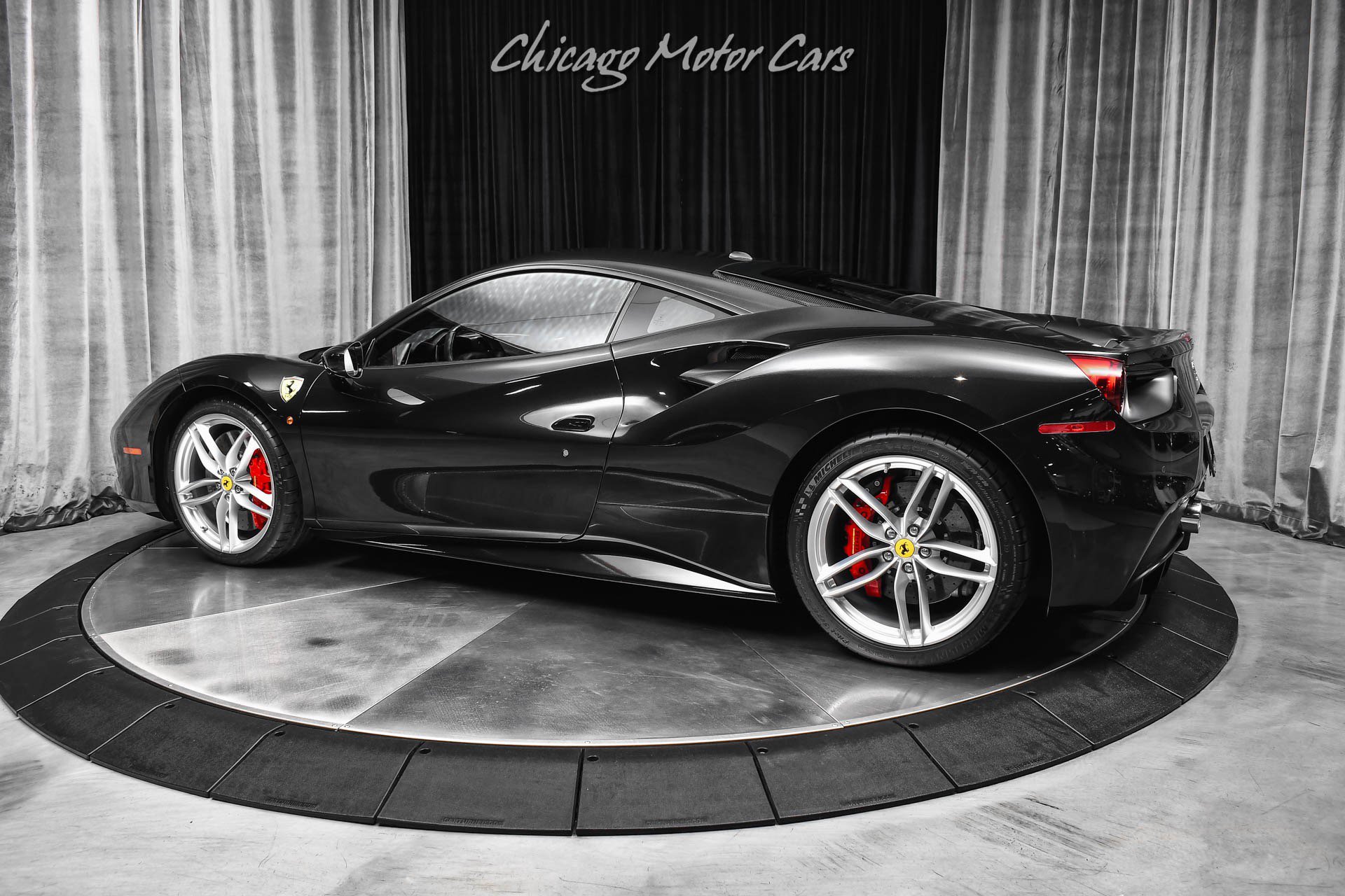 Used 2018 Ferrari 488 GTB RWD image 3