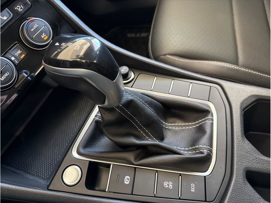 Used 2022 Volkswagen Jetta SE image 28