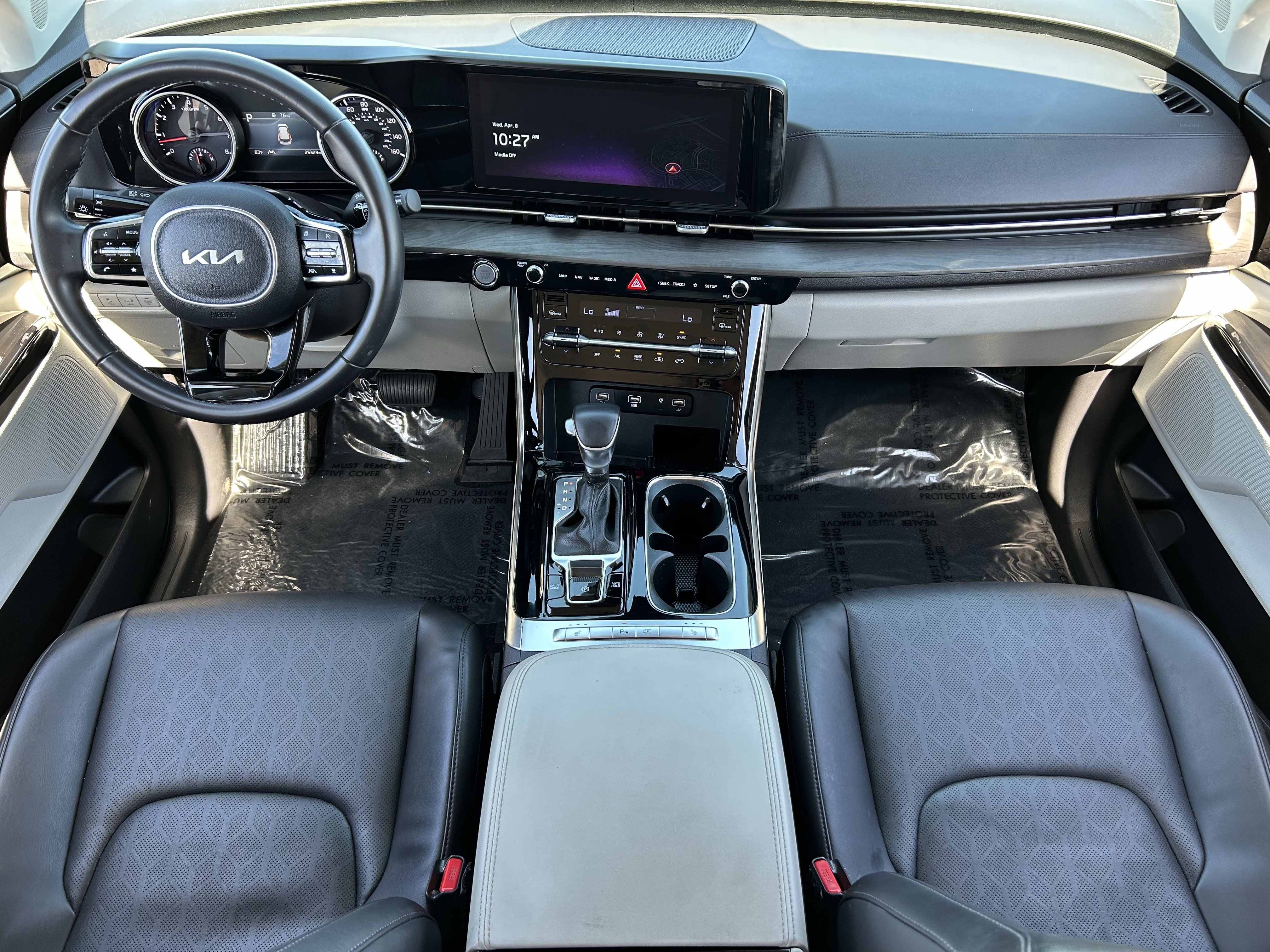 Used 2024 Kia Carnival EX image 15