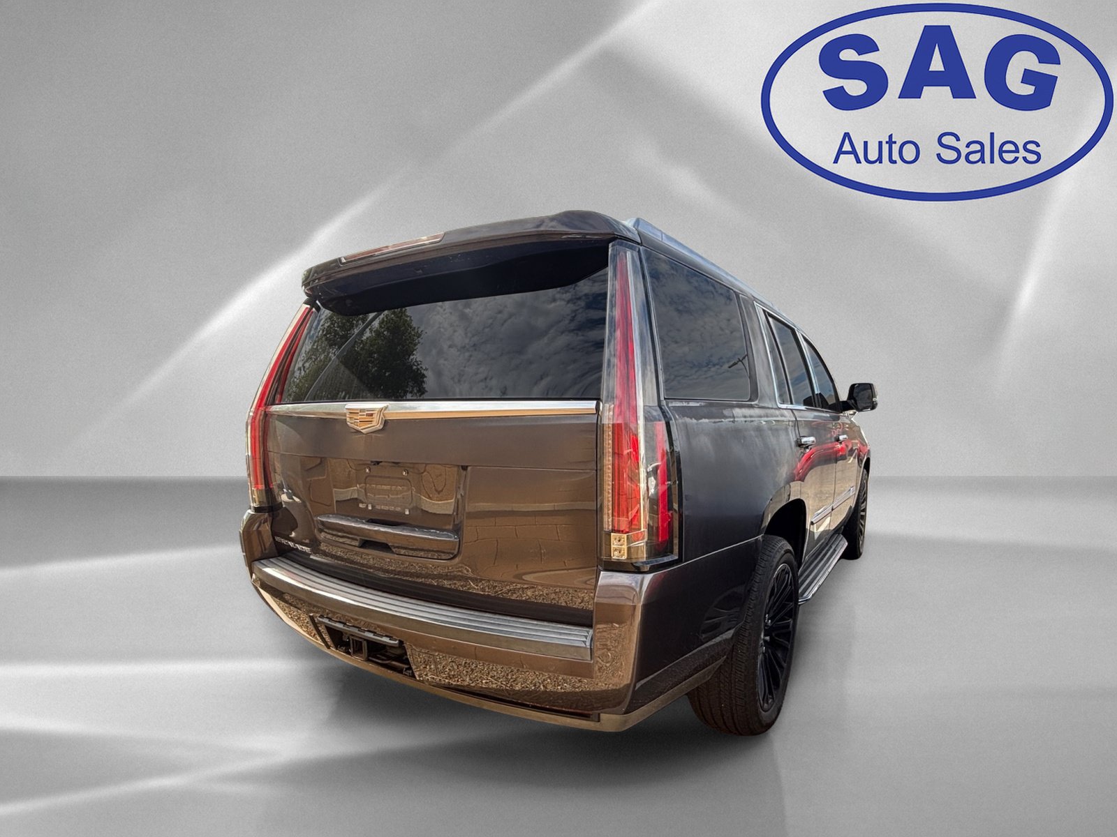 Used 2016 Cadillac Escalade Luxury AWD/4WD image 3