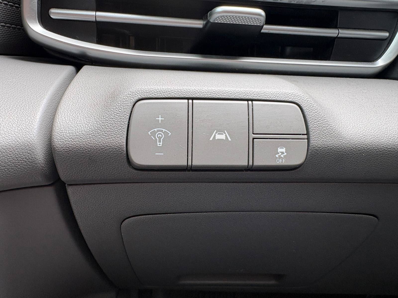Used 2022 Hyundai Elantra SEL FWD image 34
