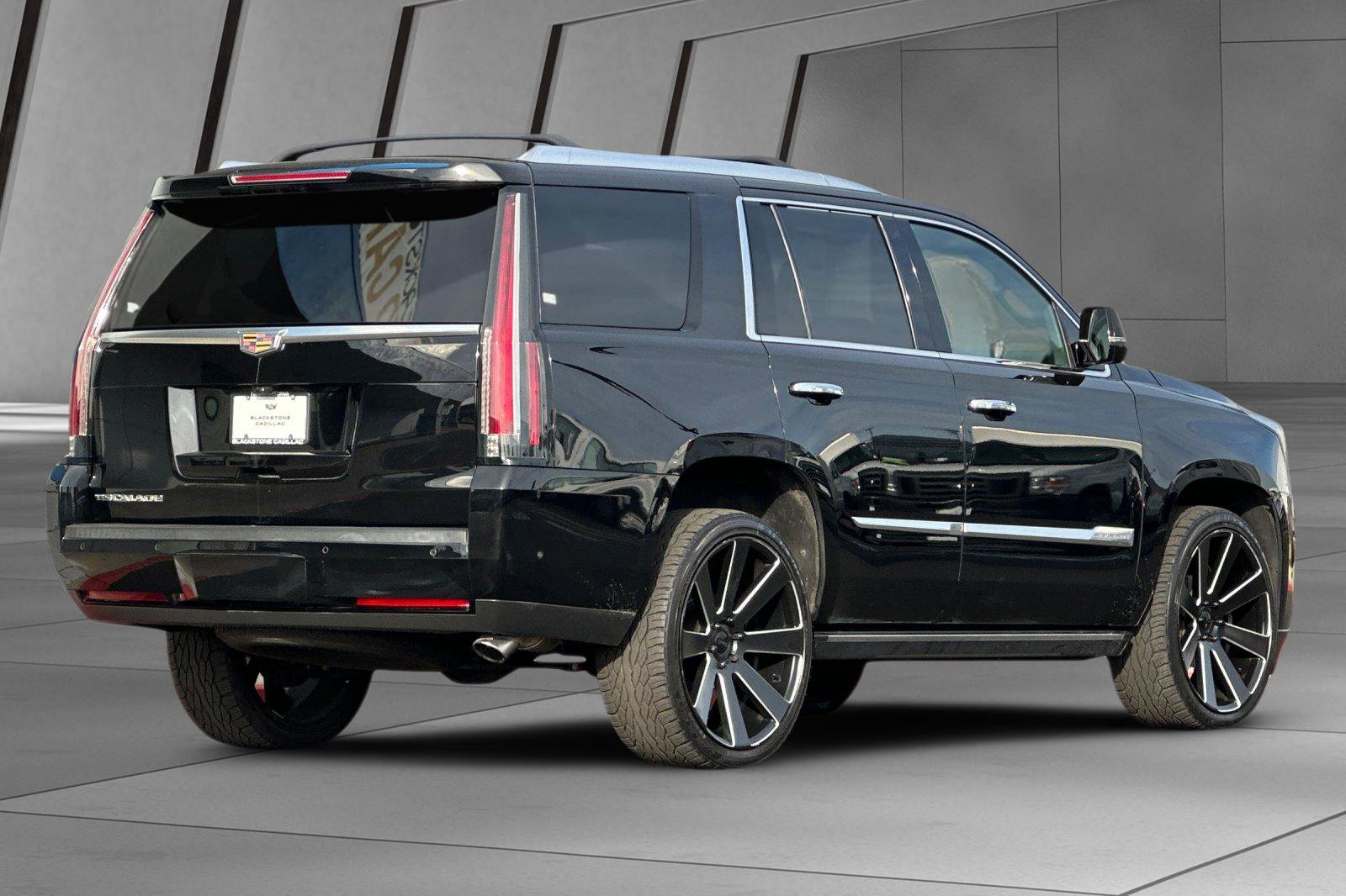 Used 2017 Cadillac Escalade Platinum image 4