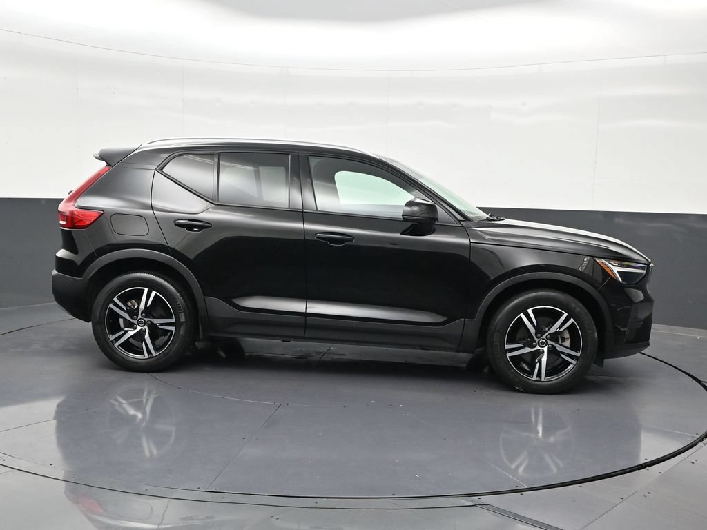 Used 2023 Volvo XC40 B4 Core FWD image 7