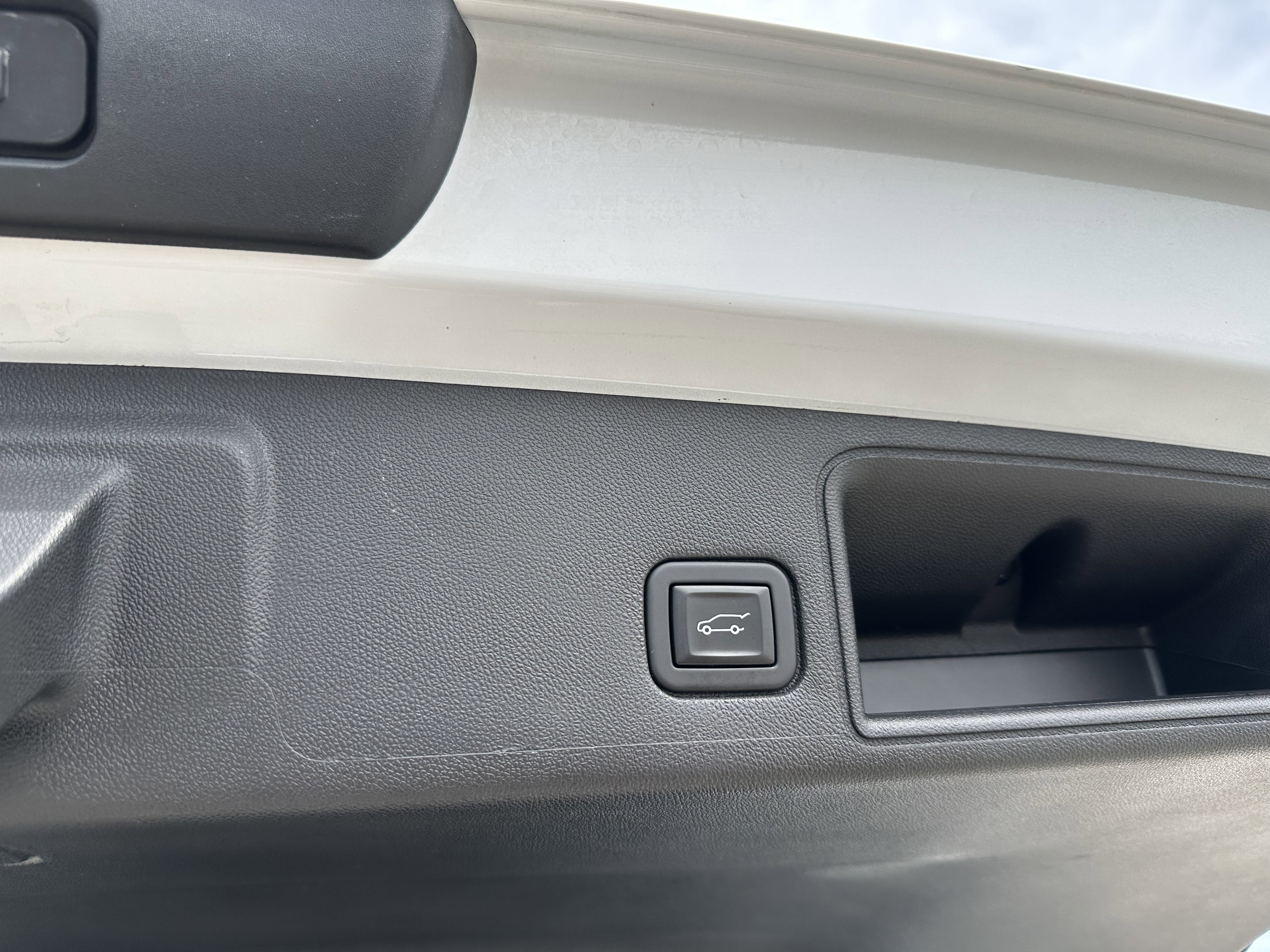 Used 2023 GMC Terrain SLE w/ Driver Convenience Package image 26