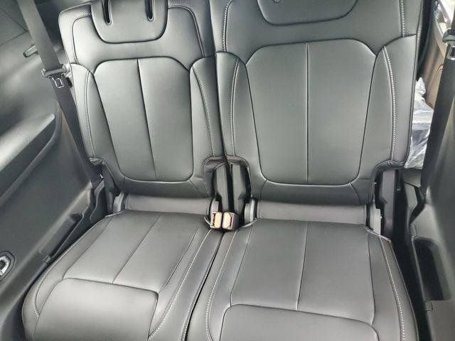 New 2026 Jeep Grand Cherokee L Limited w/ Limited Altitude Package AWD/4WD image 11